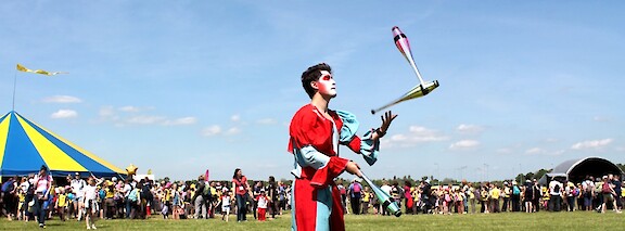 juggling performers hire uk