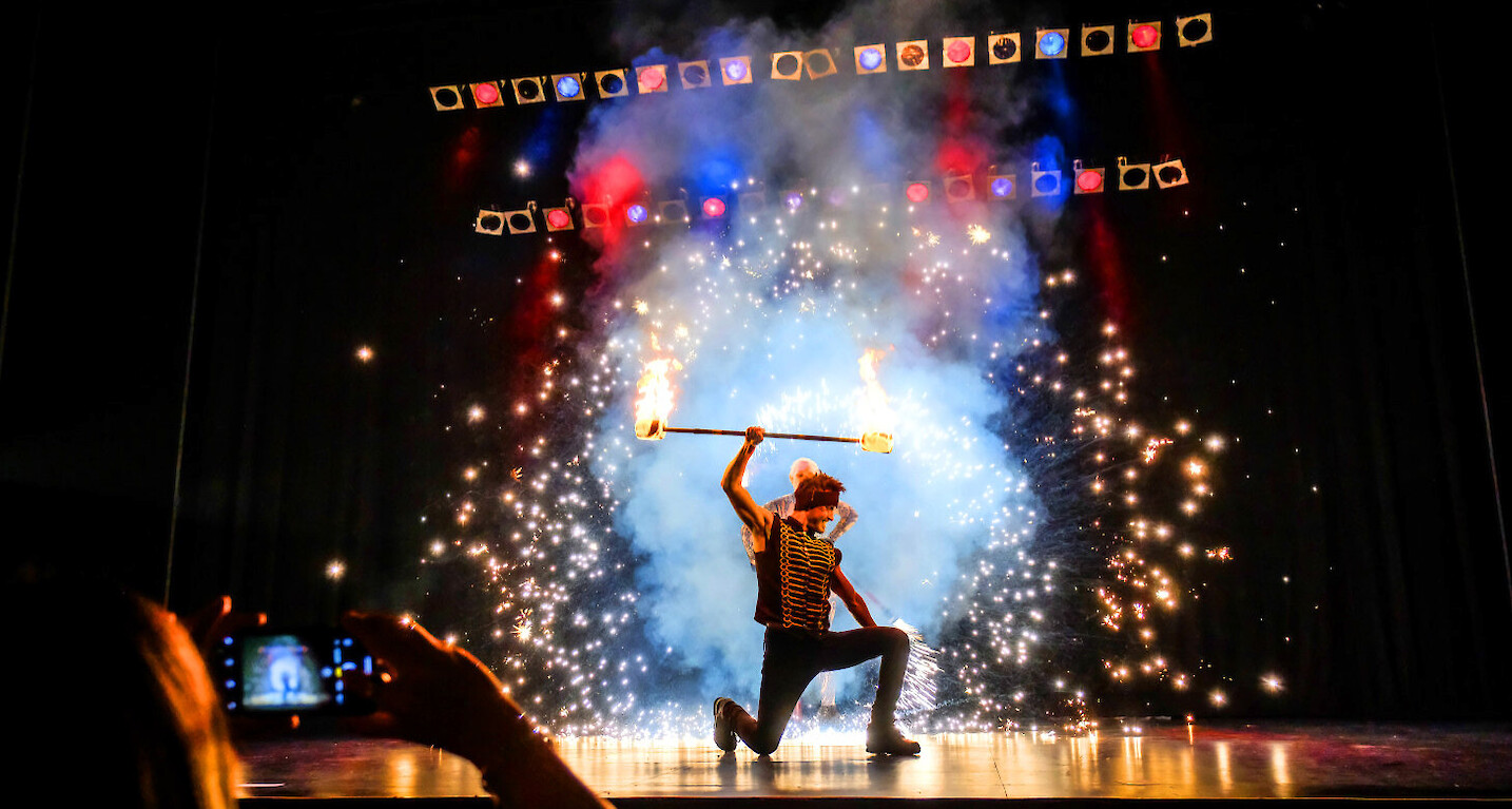 hire special effect fire show