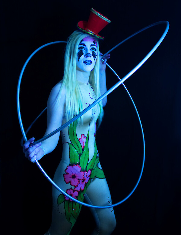 hula hoop performer hire uk